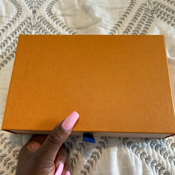 LV box and gift bag - Picture 4 of 5